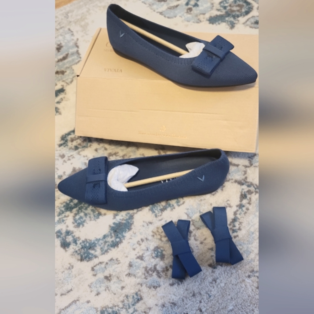 Vivaia pointed toe flats, marine blue, interchangeable bows, size 6.5 or 37